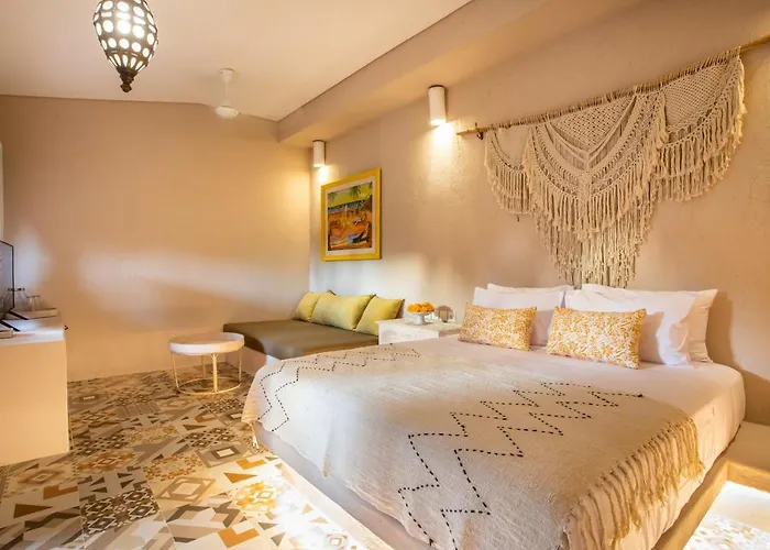 Pinkprivate - For Cool Adults Only Bed and breakfast