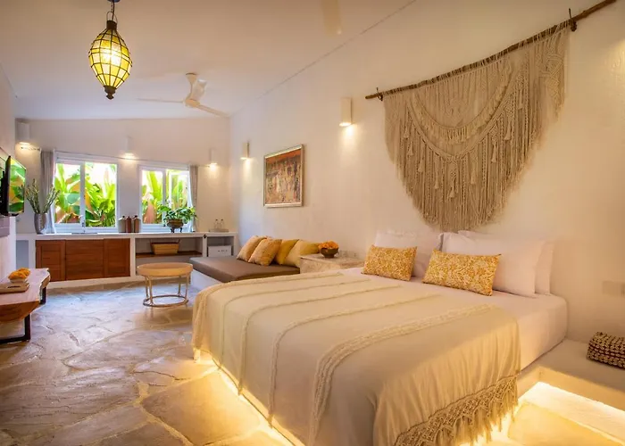 Pinkprivate - For Cool Adults Only Bed and breakfast