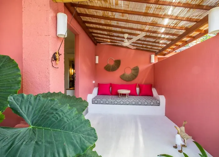 Pinkprivate - For Cool Adults Only Bed and breakfast