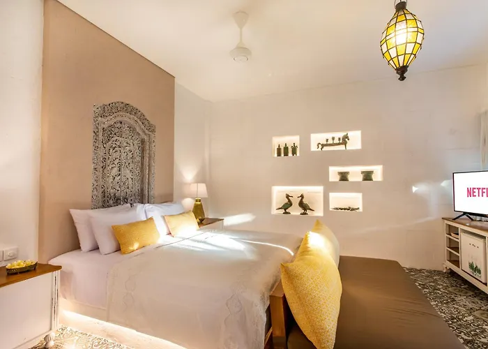 Pinkprivate - For Cool Adults Only Bed and breakfast